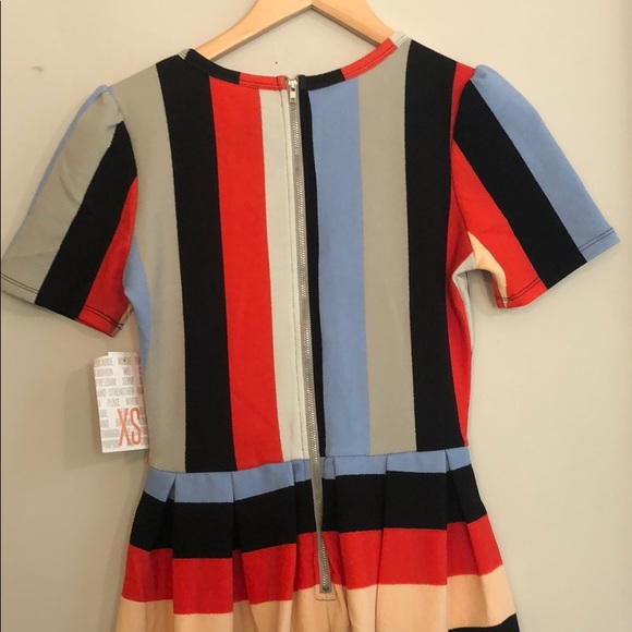 Lula Roe Amelia - Picture 4 of 4